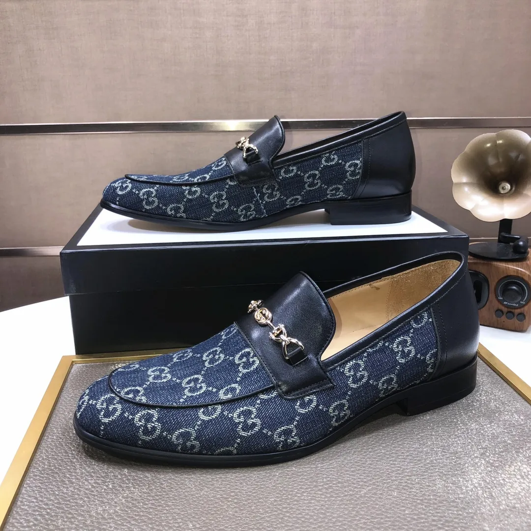 Factory batch 500💰Italy’s top luxury men’s shoe giant (GUCCI) (Gucci) (full cowhide lining) new arrival🍃Original European style🔰 Pleasant to the eye😍In order to make the shoes more durable and non-deformable🌀The production continues to follow traditional methods but there is still no lack of innovation💪The original sheepskin is selected for the leather♻️Smooth, natural and extra bright⭐Made of imported cowhide The rich man’s first choice 38-45 (45 customized)